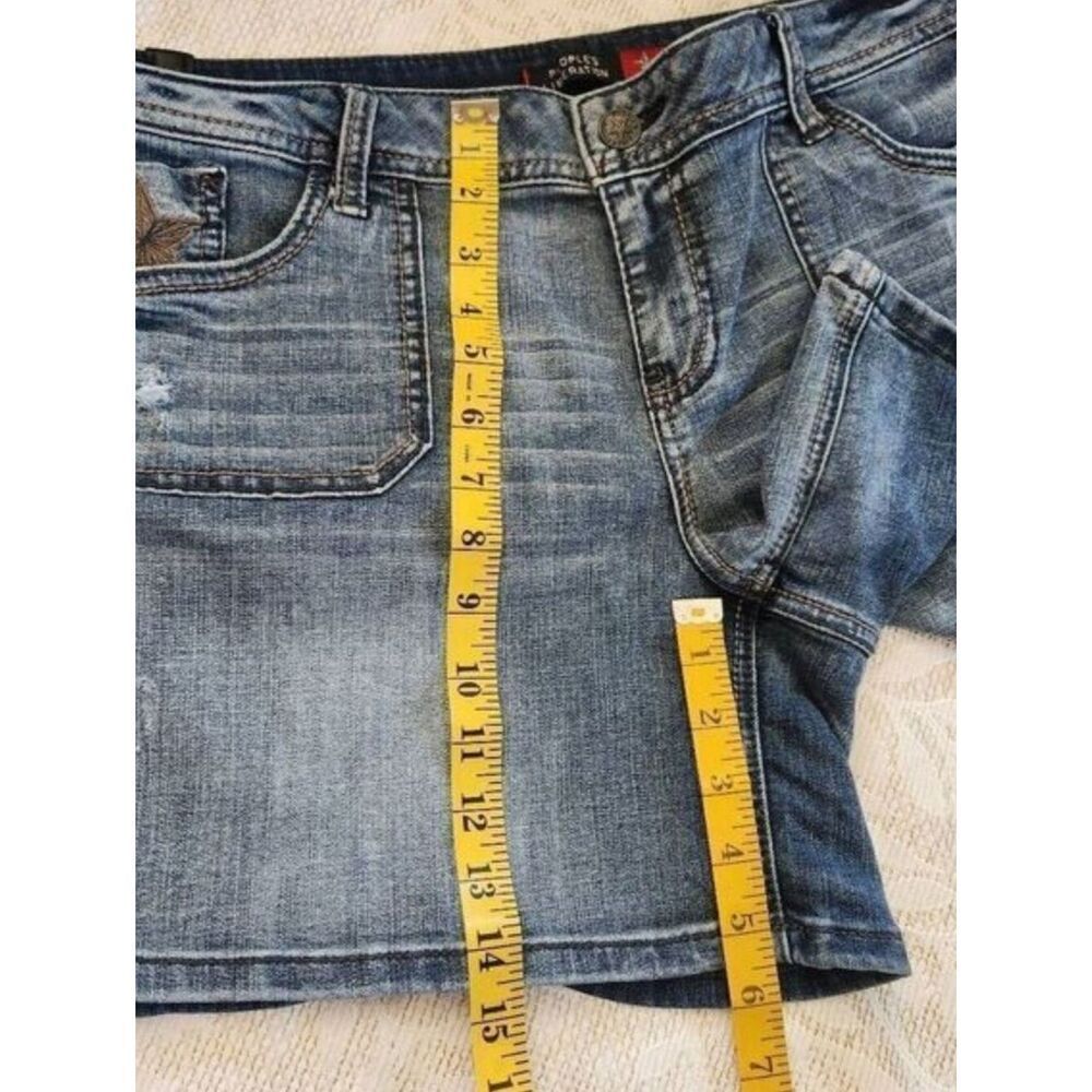 R22 People's Liberation Med Wash Jean Shorts w Embroidered Star Back Pockets - Picture 6 of 7